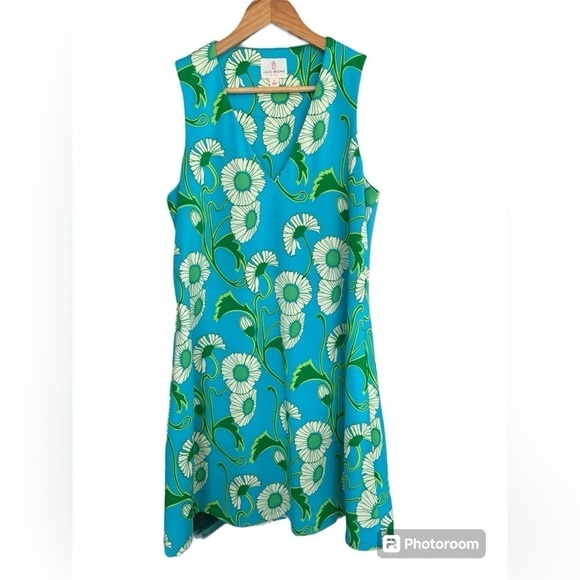 JB by Julie Brown Dresses & Skirts - Julie Brown Women’s Green Floral Print V Neck Sleeveless Flowy Midi Dress Small